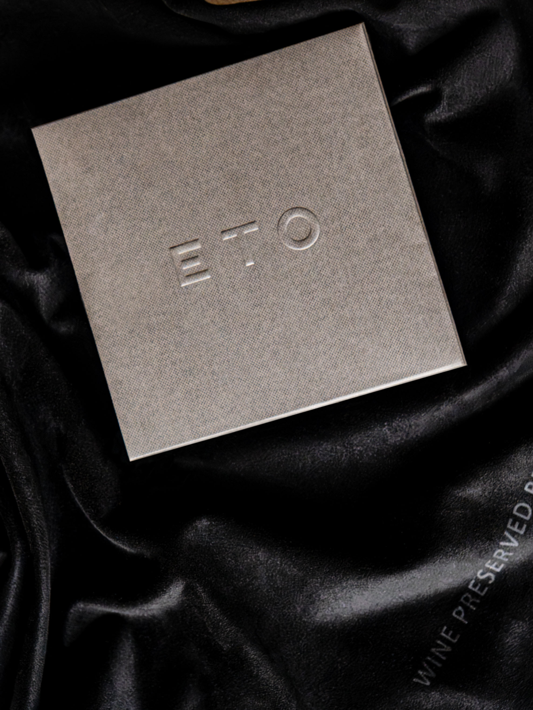 Carafe à vin ETO 750 : Finition inox satiné